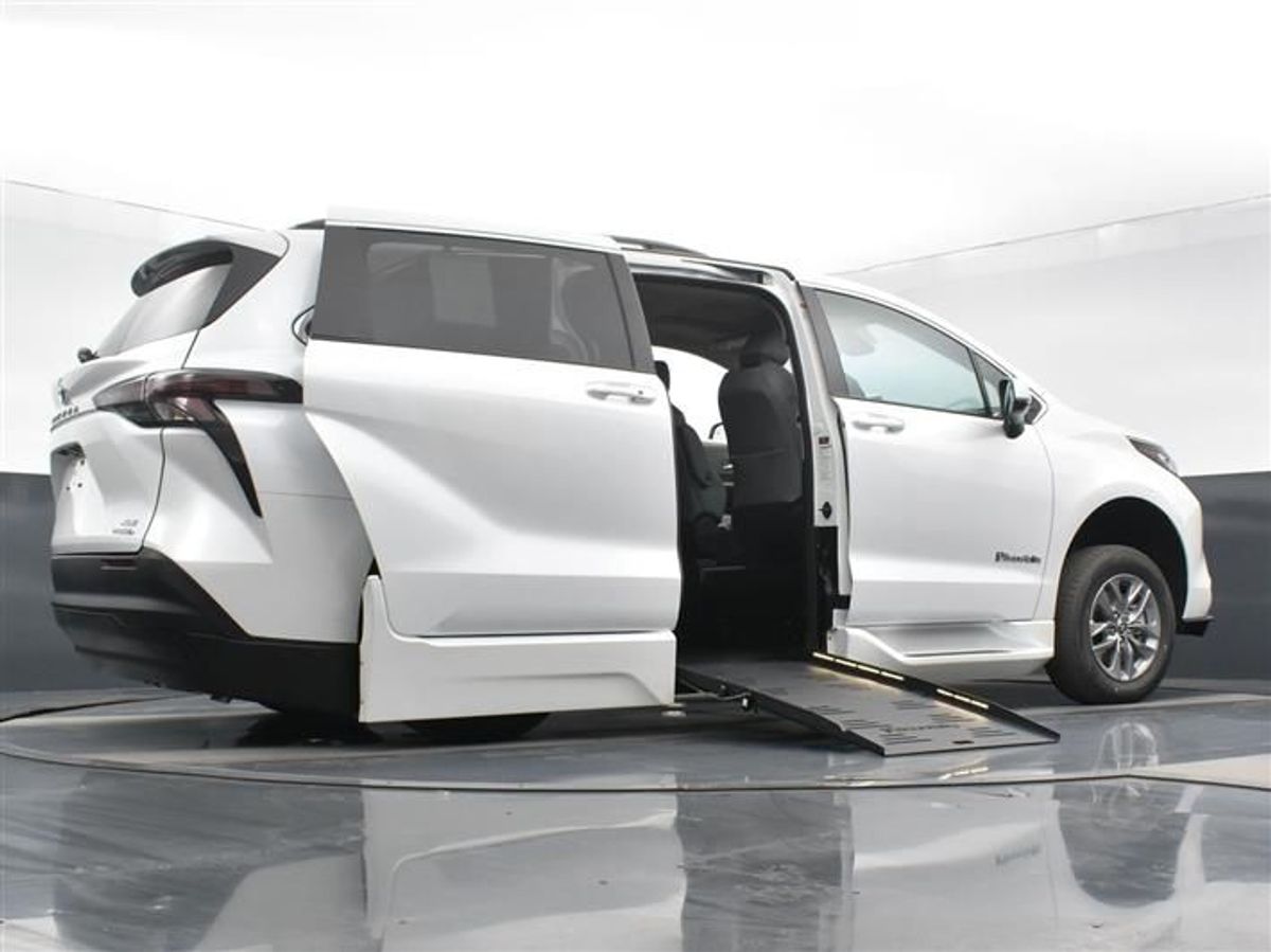 2023 TOYOTA SIENNA - Image 2