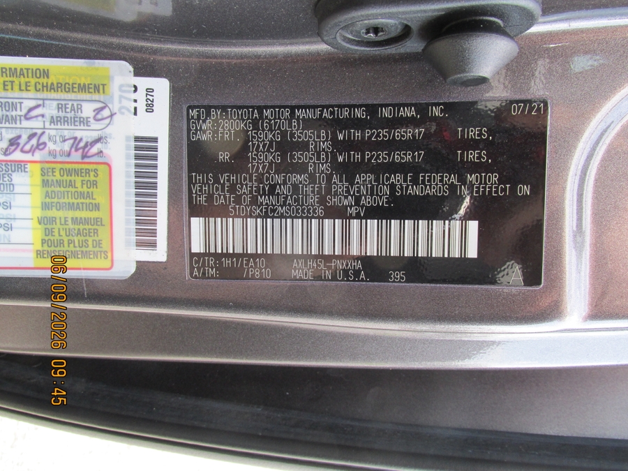 Grey Toyota Sienna image number 15