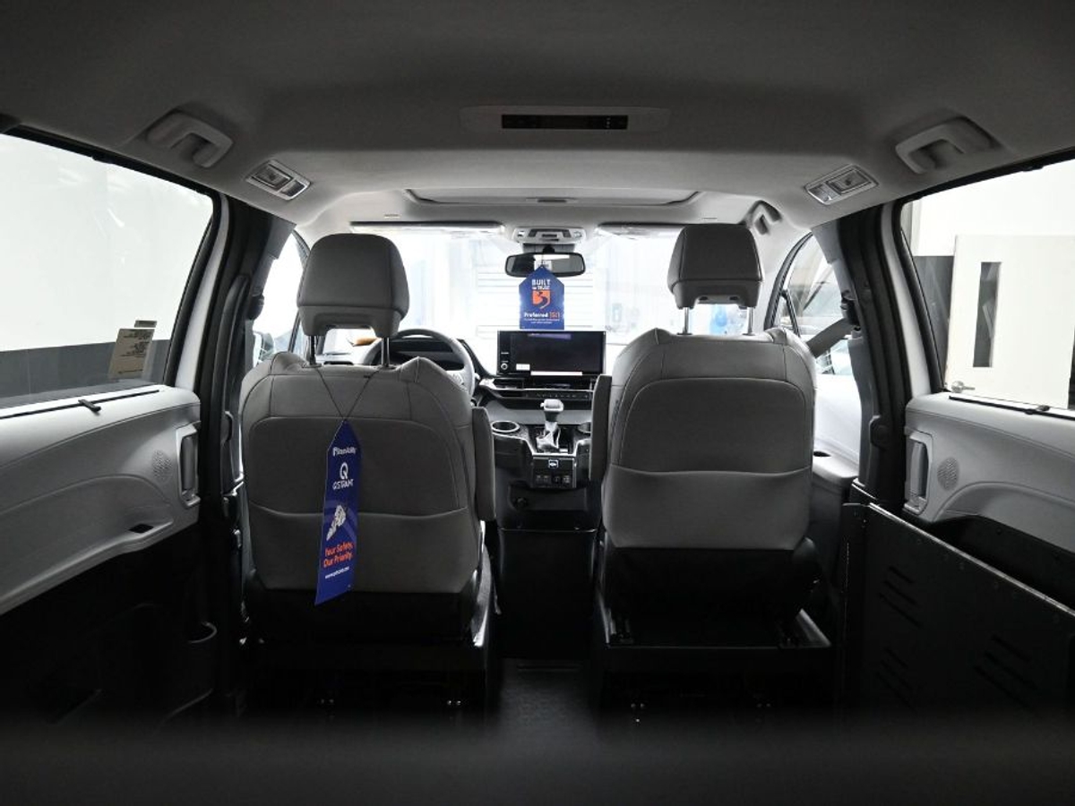 2025 TOYOTA SIENNA - Image 15