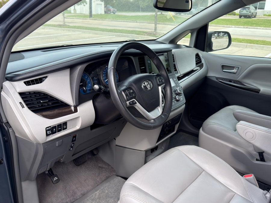 Used 2017 Toyota Sienna XLE Base - VMI Side Entry Entry In Floor Automatic Ramp