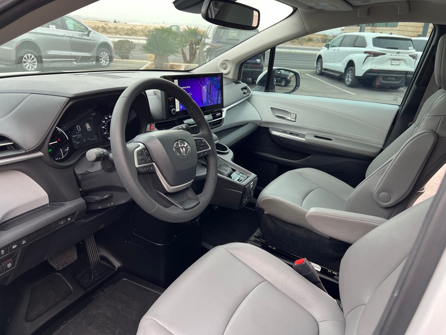 Used 2025 Toyota Sienna Hybrid XLE Plus - BraunAbility Side Entry Entry Fold Out Automatic Ramp