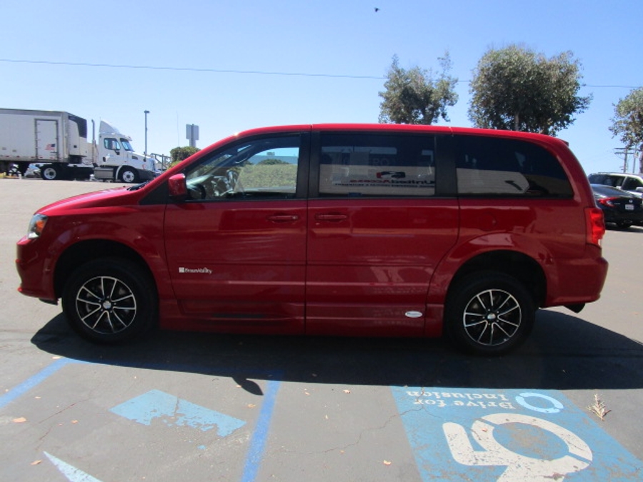 Used 2015 Dodge Grand Caravan SE - BraunAbility Side Entry Entry Fold Out Automatic Ramp