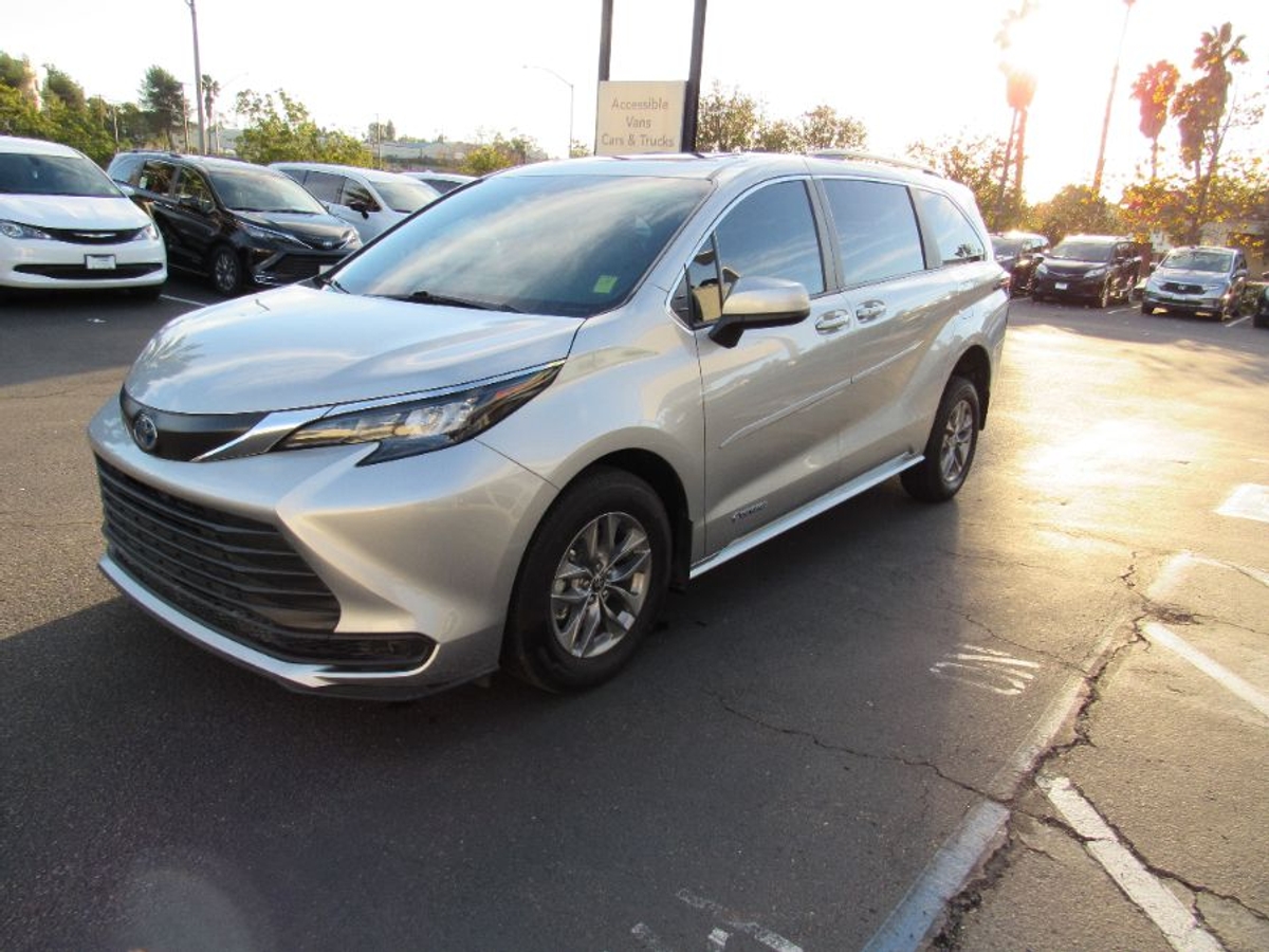 2024 TOYOTA SIENNA - Image 5