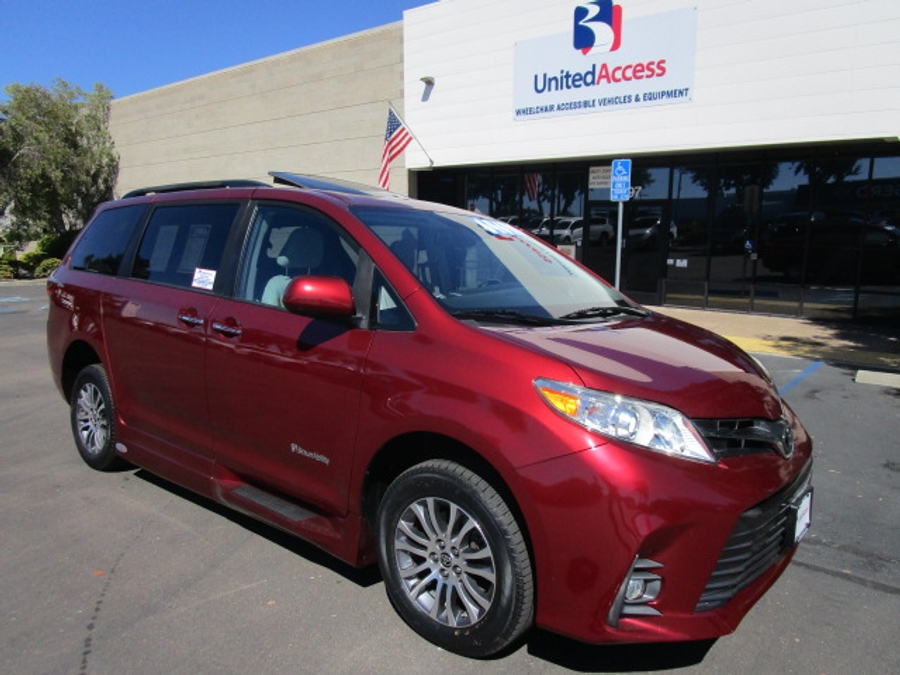 Used 2020 Toyota Sienna XLE - BraunAbility Side Entry Entry In Floor Automatic Ramp
