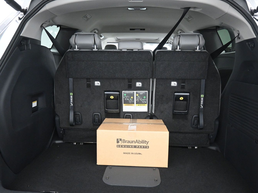 Grey Toyota Sienna image number 12