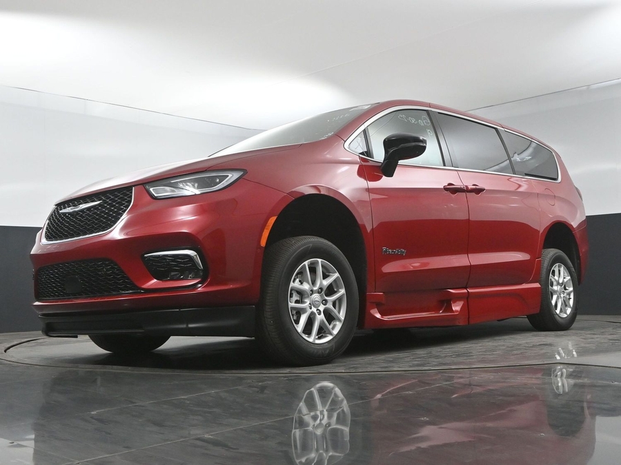 New 2025 Chrysler Pacifica Select Plus - BraunAbility Side Entry Entry Fold Out Automatic Ramp