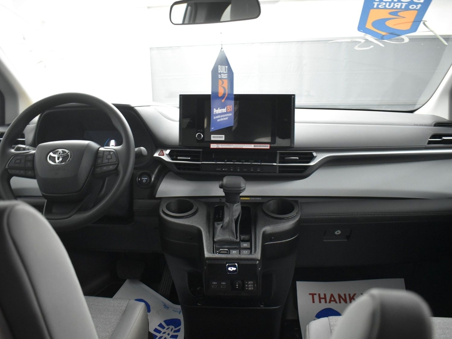 New 2025 Toyota Sienna Hybrid LE - BraunAbility Side Entry Entry Fold Out Automatic Ramp