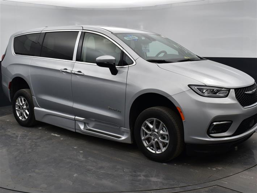 Used 2023 Chrysler Pacifica Touring L - BraunAbility Side Entry Fold Out Automatic Ramp
