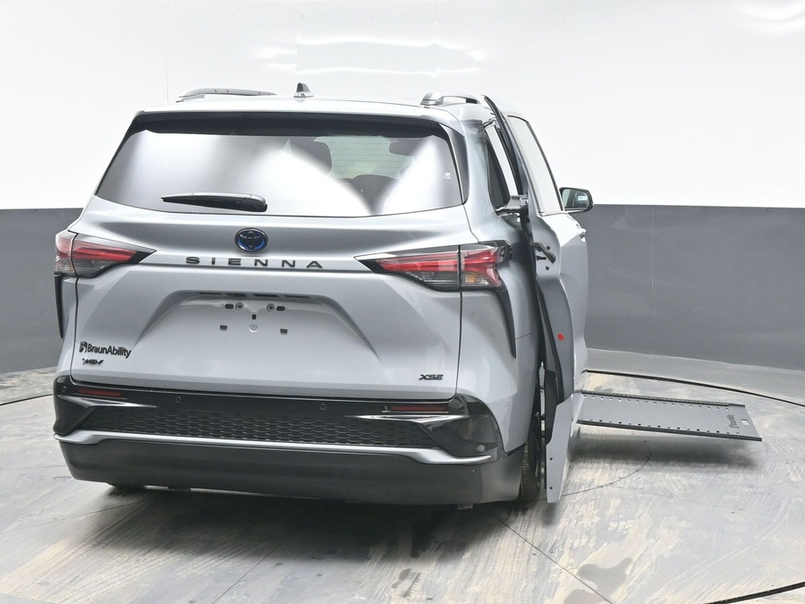 New 2025 Toyota Sienna Hybrid XSE Sport - BraunAbility Side Entry Entry In Floor Automatic Ramp