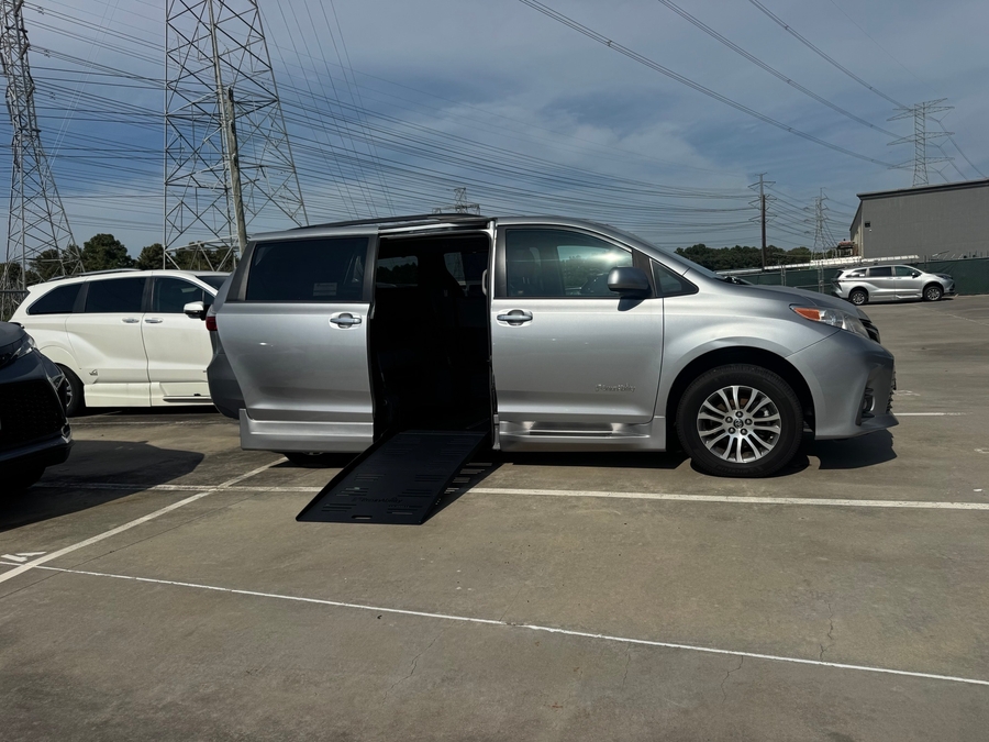 Used 2018 Toyota Sienna XLE - BraunAbility Side Entry Fold Out Automatic Ramp