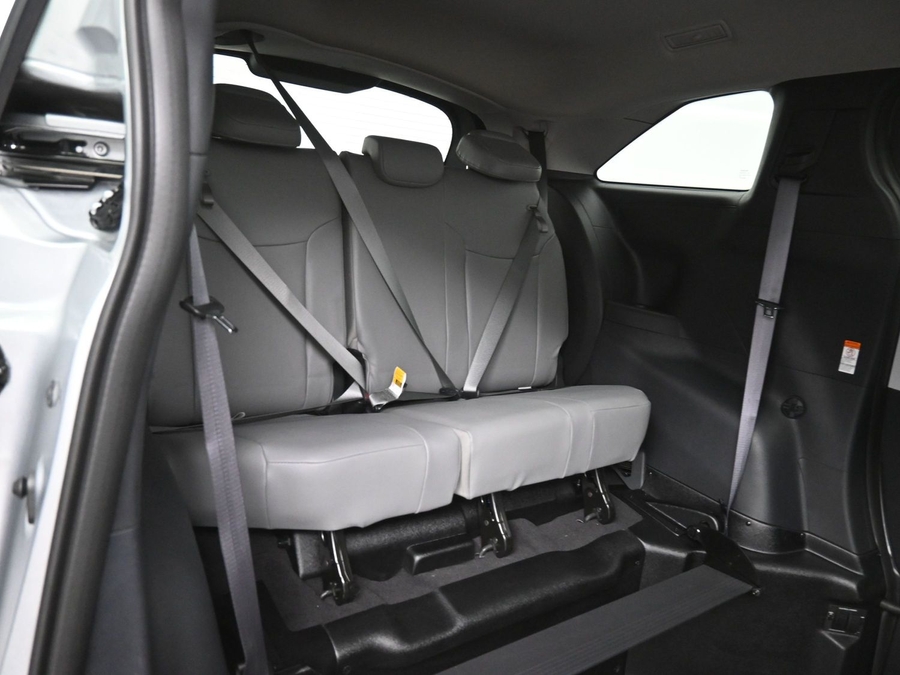 New 2025 Toyota Sienna Hybrid XLE Base - BraunAbility Side Entry Entry Fold Out Automatic Ramp