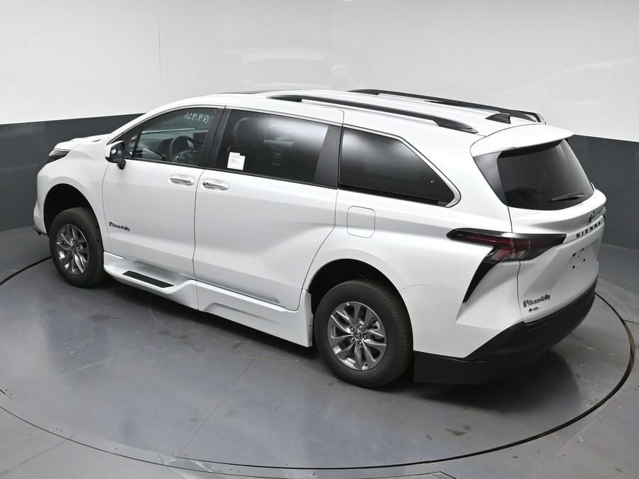 New 2026 Toyota Sienna Hybrid XLE Add - BraunAbility Side Entry In Floor Automatic Ramp