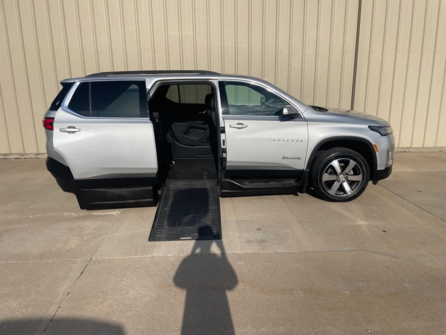Used 2022 Chevrolet Traverse 3LT - BraunAbility Side Entry In Floor Automatic Ramp