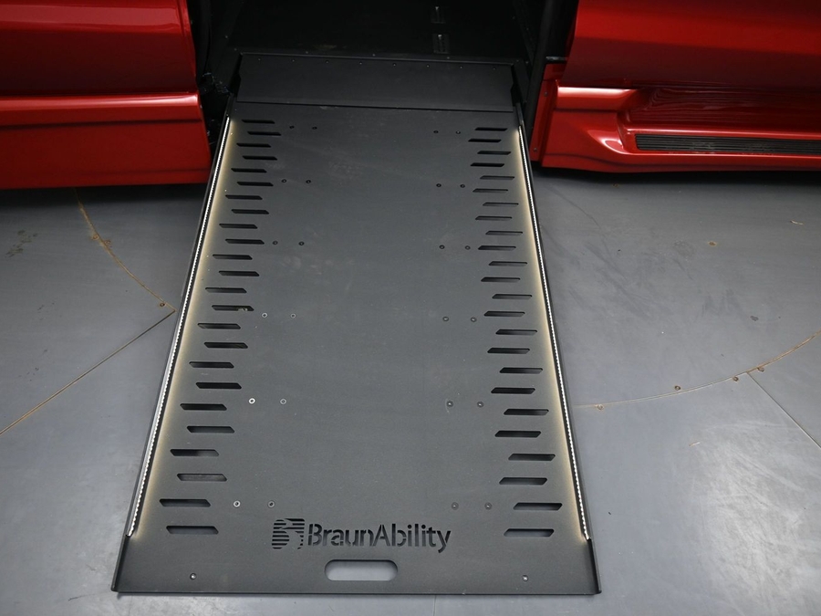 Used 2025 Chrysler Pacifica Select - BraunAbility Side Entry In Floor Automatic Ramp