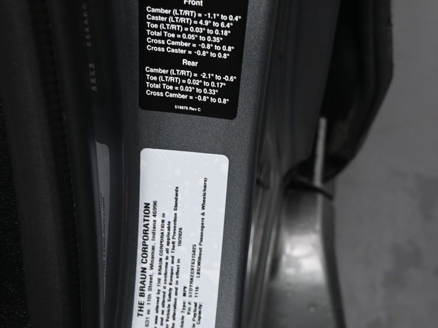 New 2026 Toyota Sienna Hybrid XLE Base - BraunAbility Side Entry Fold Out Automatic Ramp