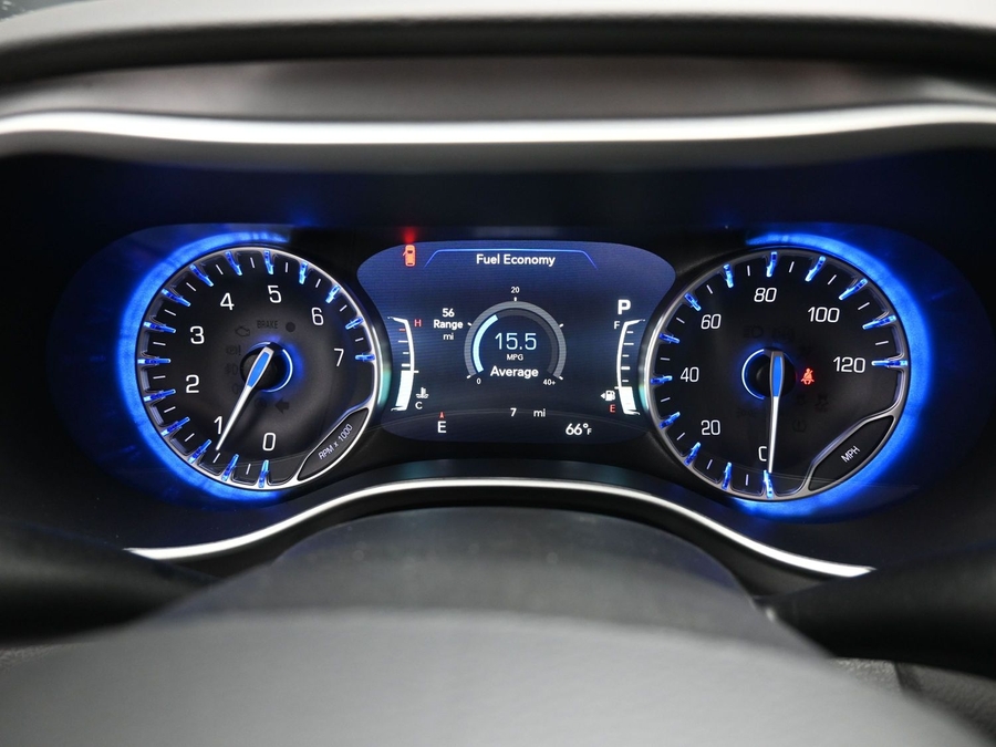 Silver Chrysler Voyager image number 18