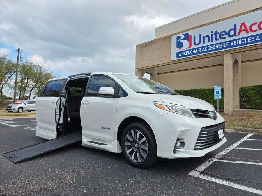 Used 2020 Toyota Sienna Limited - BraunAbility Side Entry Entry In Floor Automatic Ramp