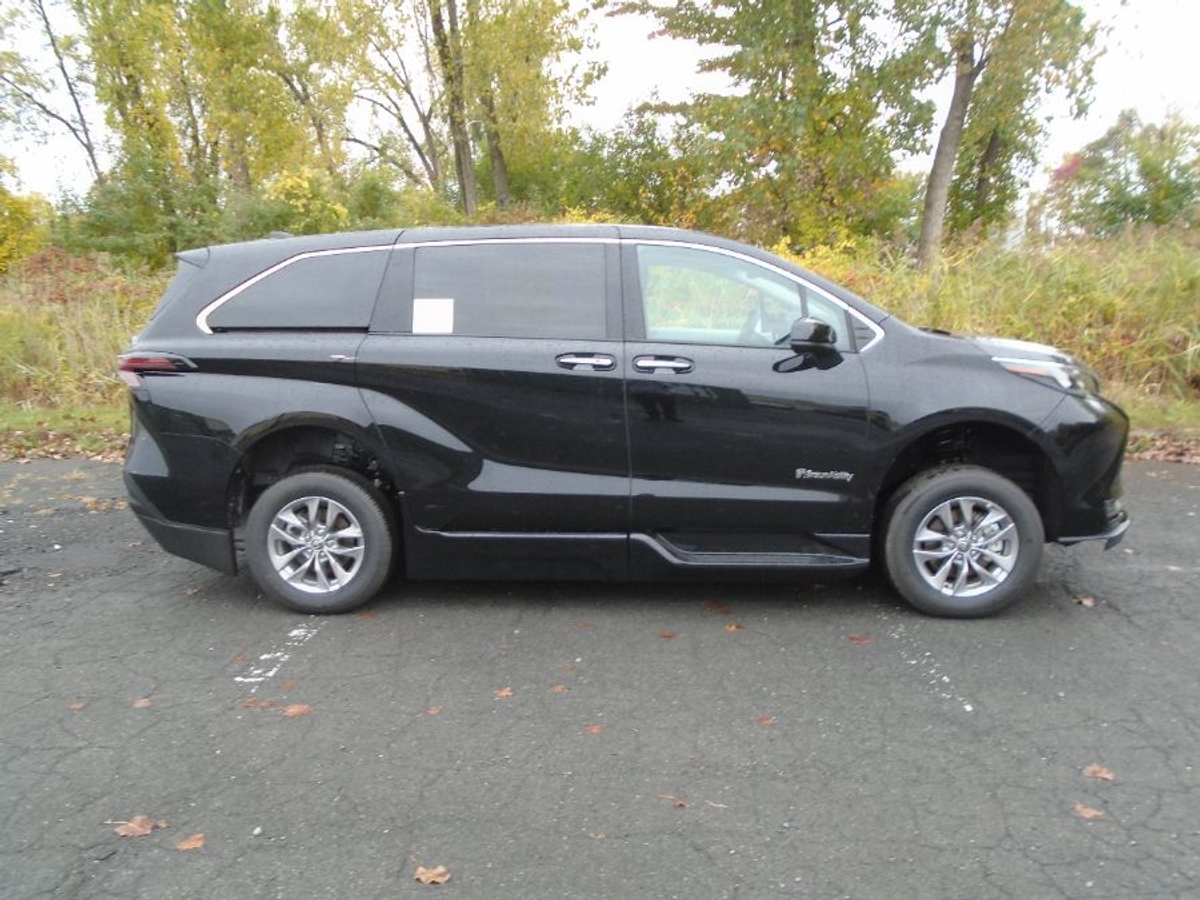 2025 TOYOTA SIENNA - Image 12