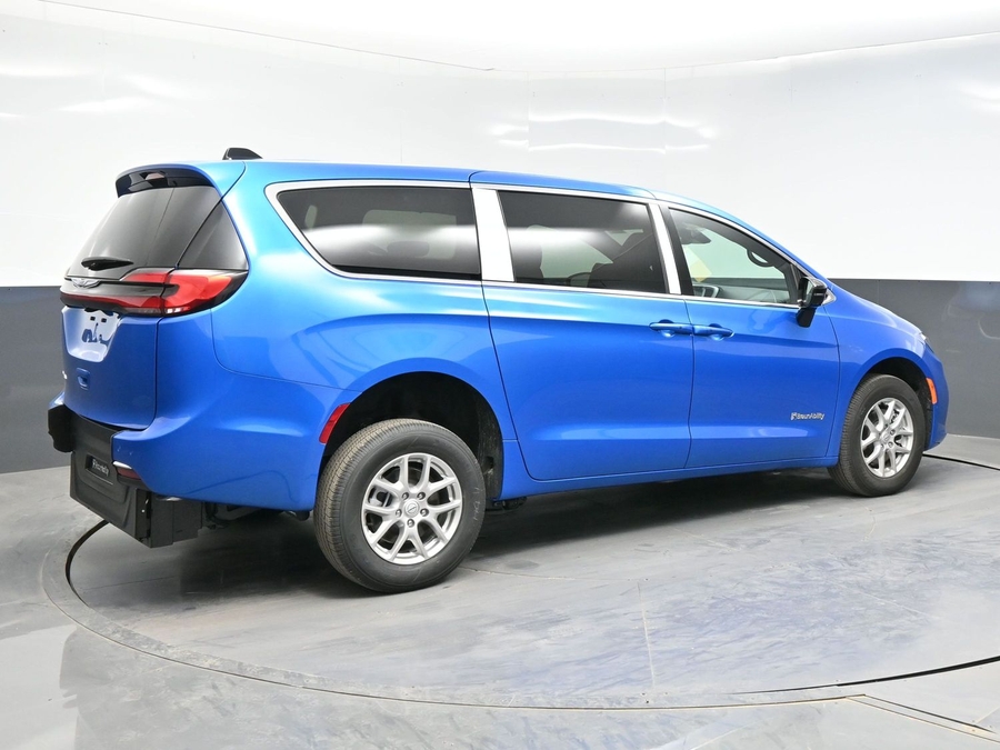 New 2026 Chrysler Pacifica Select Safety - BraunAbility Rear Entry Entry Fold Out Manual Ramp