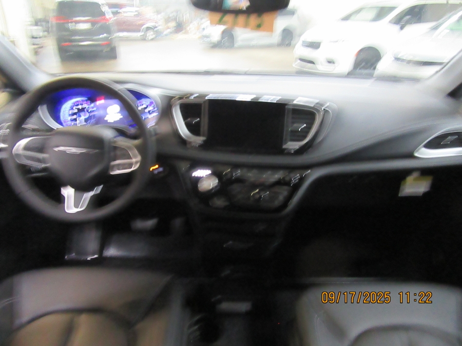 2027 Chrysler Pacifica Select - Photo 6