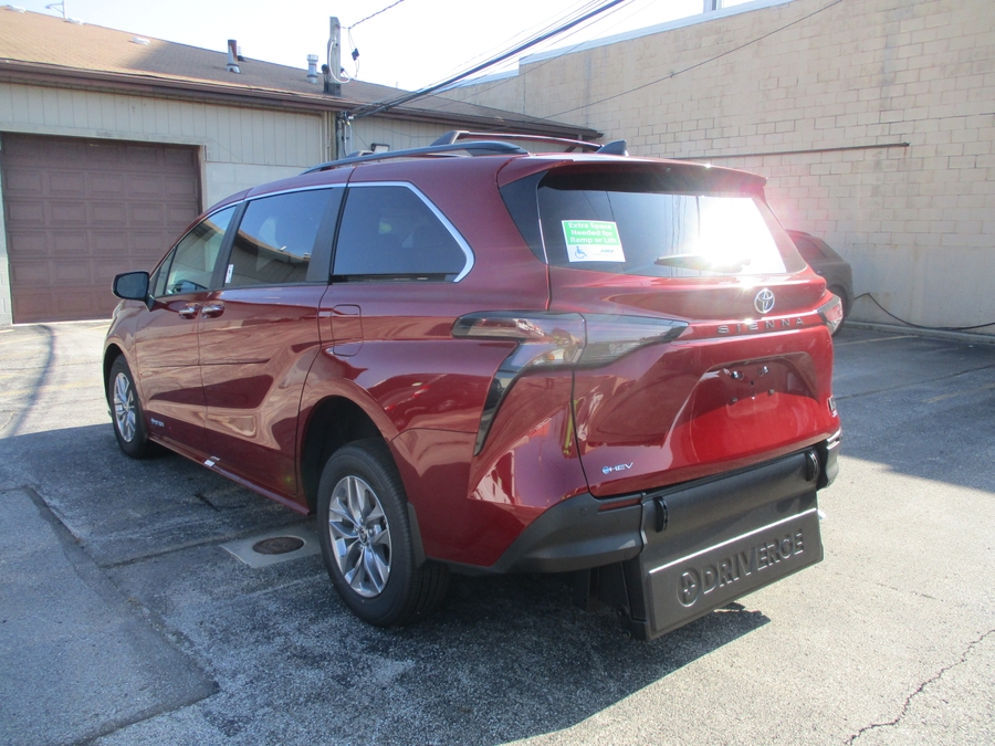 Red Toyota Sienna image number 3