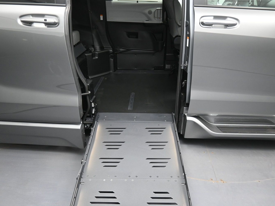 New 2026 Toyota Sienna Hybrid XLE Add - BraunAbility Side Entry Entry Fold Out Automatic Ramp