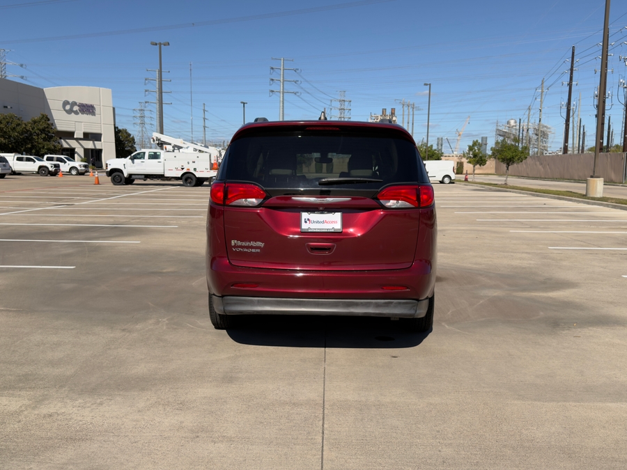 Used 2021 Chrysler Voyager LXi - BraunAbility Side Entry Entry In Floor Automatic Ramp