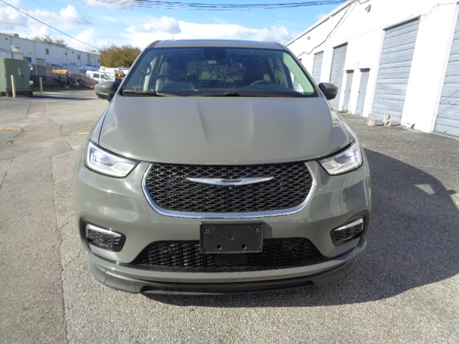 Used 2023 Chrysler Pacifica Touring L - BraunAbility Side Entry Entry Fold Out Automatic Ramp