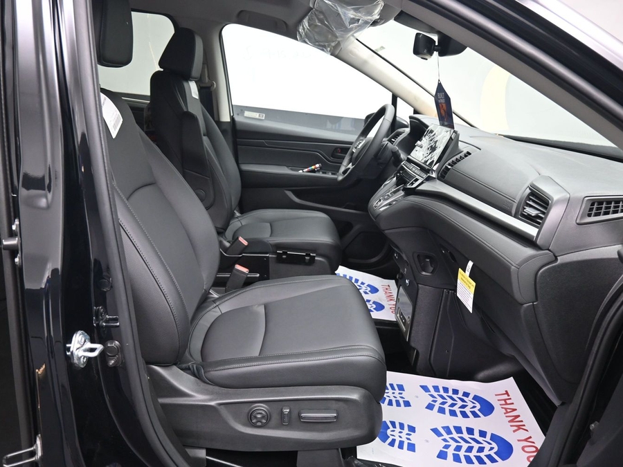 Black Honda Odyssey image number 7