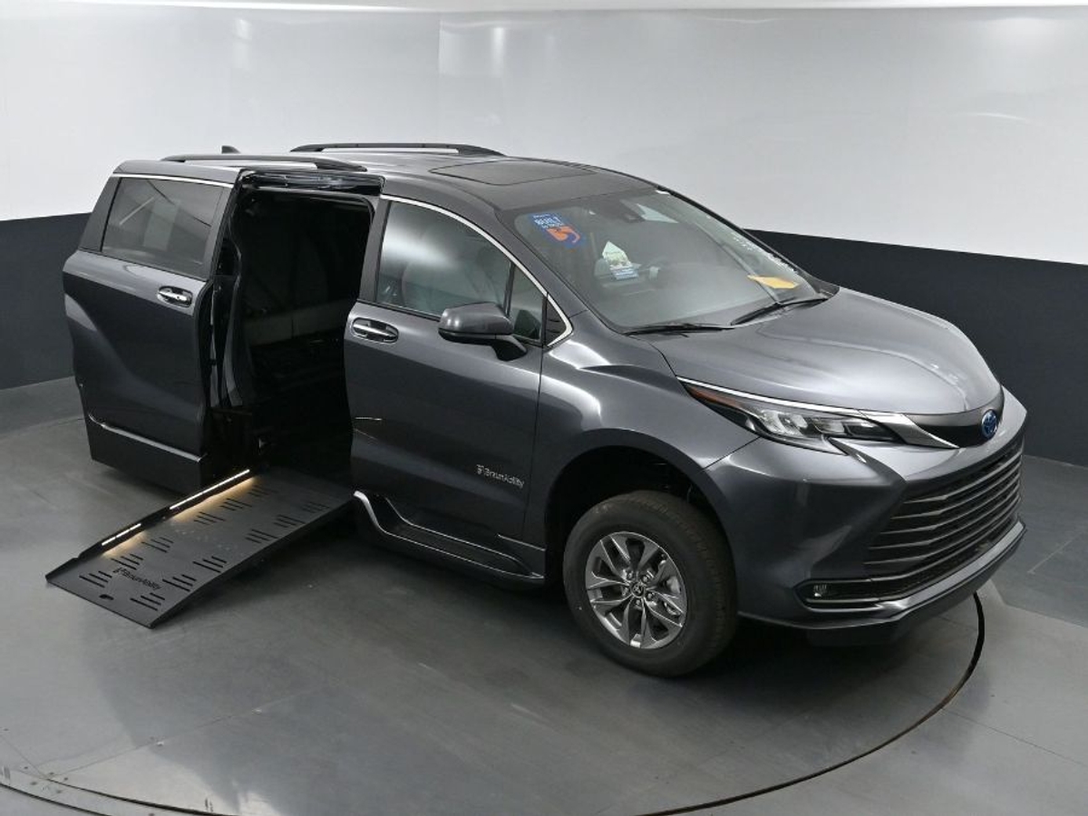 2025 TOYOTA SIENNA - Image 22