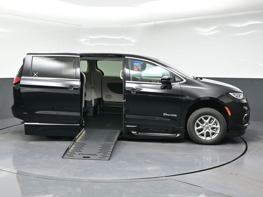 Used 2024 Chrysler Pacifica Touring L - BraunAbility Side Entry Fold Out Automatic Ramp