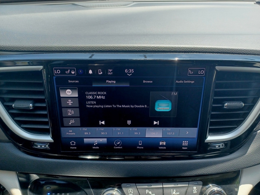 White Chrysler Pacifica image number 10