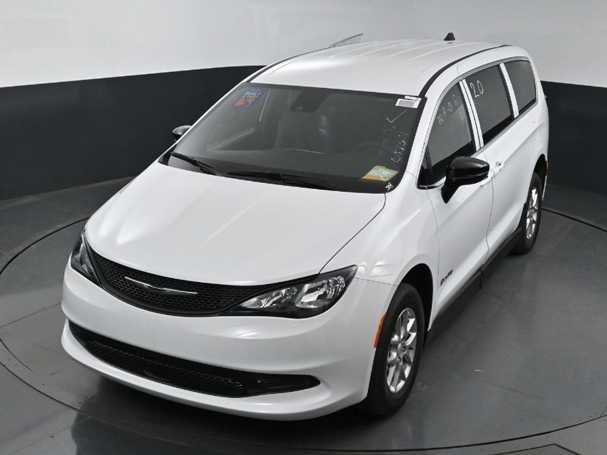 2025 CHRYSLER VOYAGER - Image 24