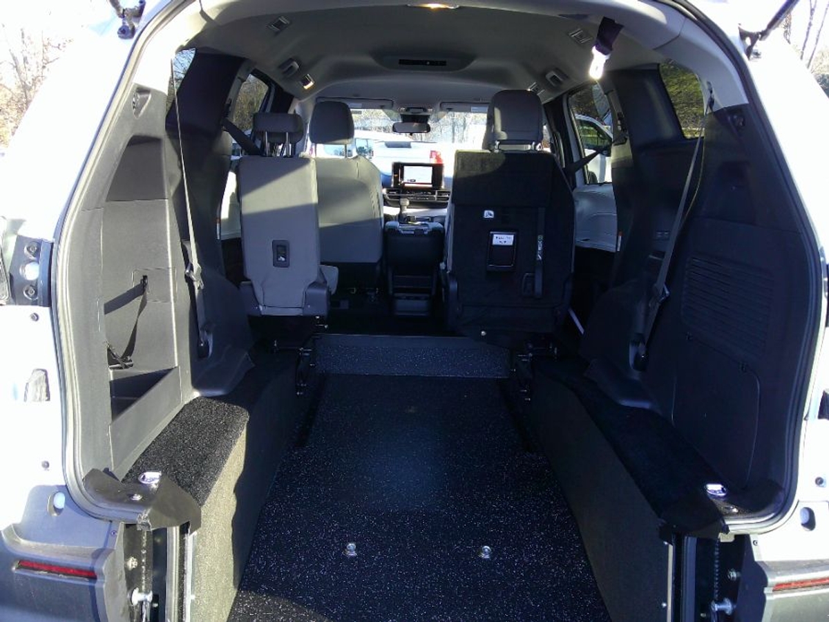 2025 TOYOTA SIENNA - Image 20