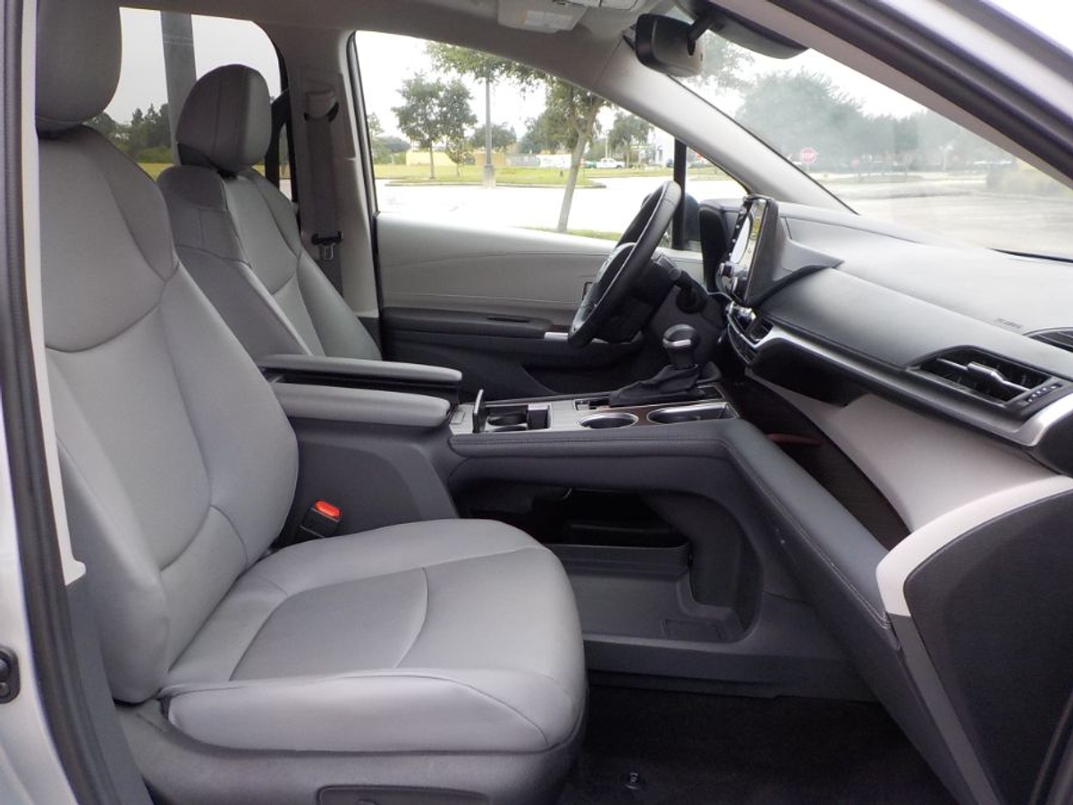 2024 TOYOTA SIENNA - Image 15