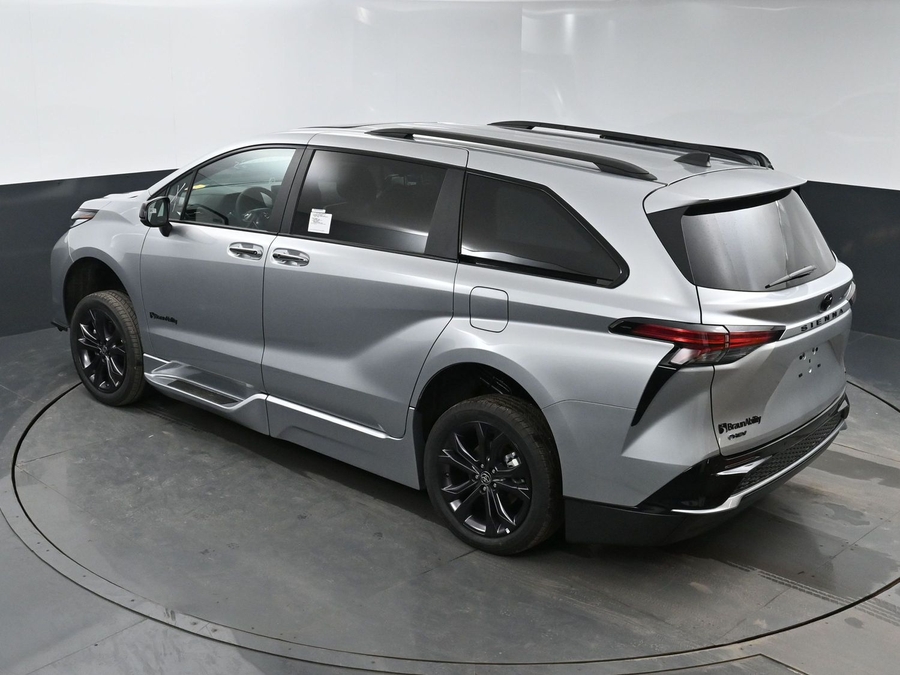 New 2025 Toyota Sienna Hybrid XSE - BraunAbility Side Entry Entry Fold Out Automatic Ramp