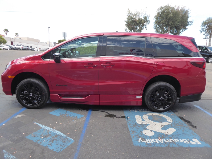 New 2026 Honda Odyssey Sport - BraunAbility Side Entry In Floor Automatic Ramp