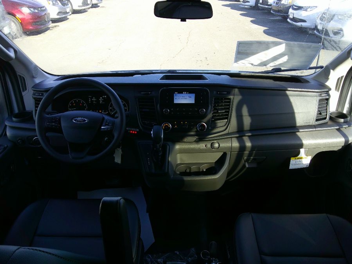 White Ford T350 image number 15