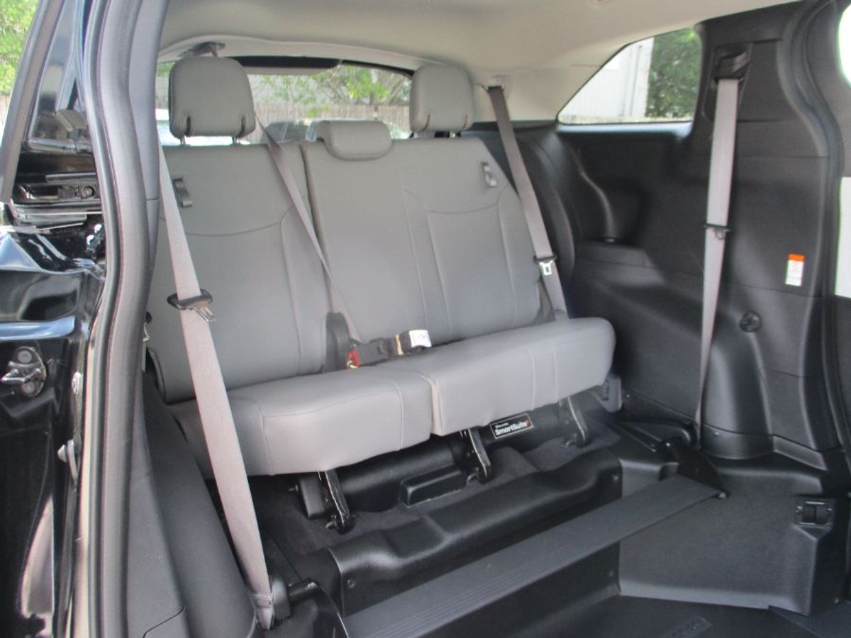 2025 TOYOTA SIENNA - Image 17