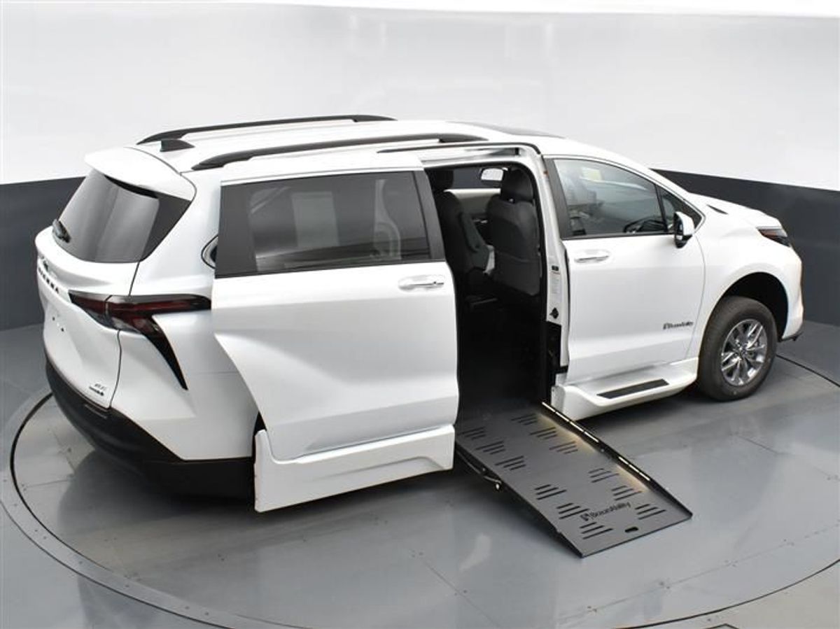 2023 TOYOTA SIENNA - Image 6