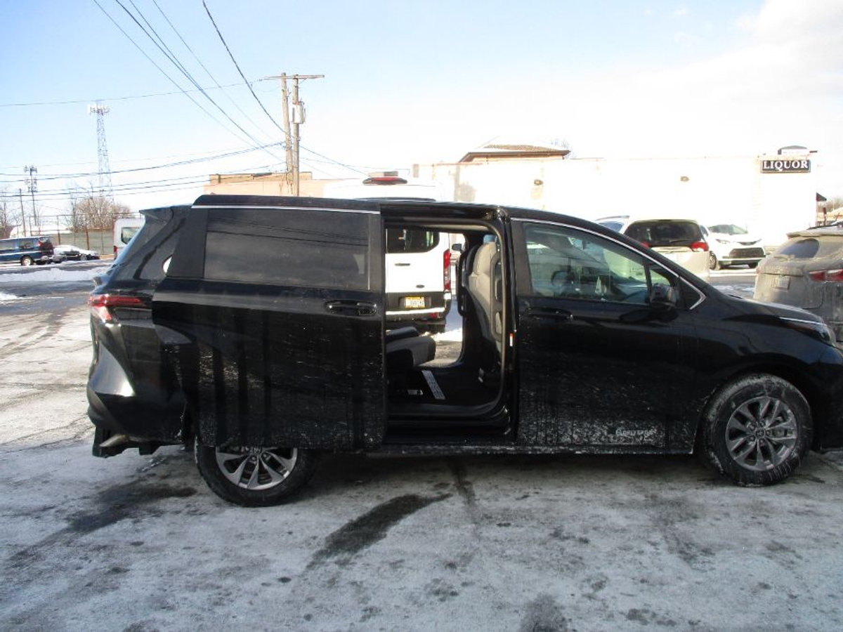 2025 TOYOTA SIENNA - Image 10