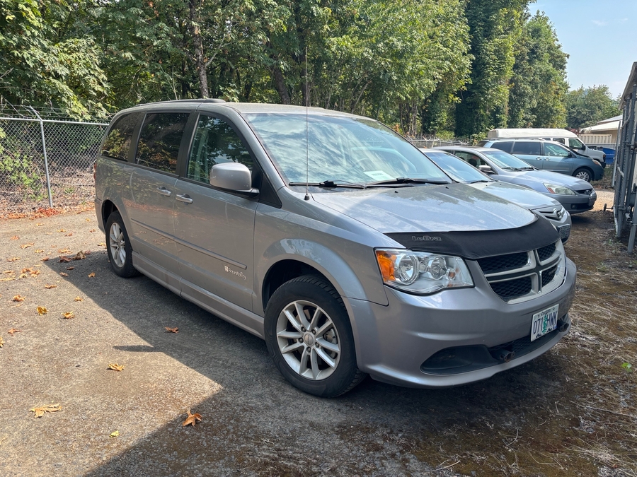 Used 2015 Dodge Grand Caravan SXT - BraunAbility Side Entry Fold Out Automatic Ramp