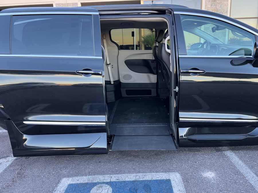 Used 2017 Chrysler Pacifica Touring L - VMI Side Entry Entry In Floor Automatic Ramp