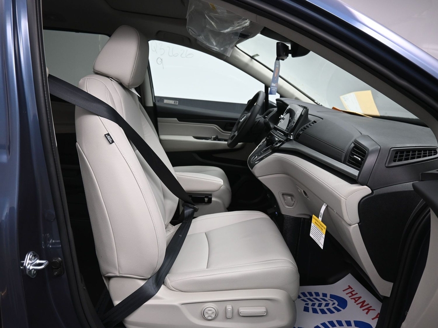 Blue Honda Odyssey image number 8