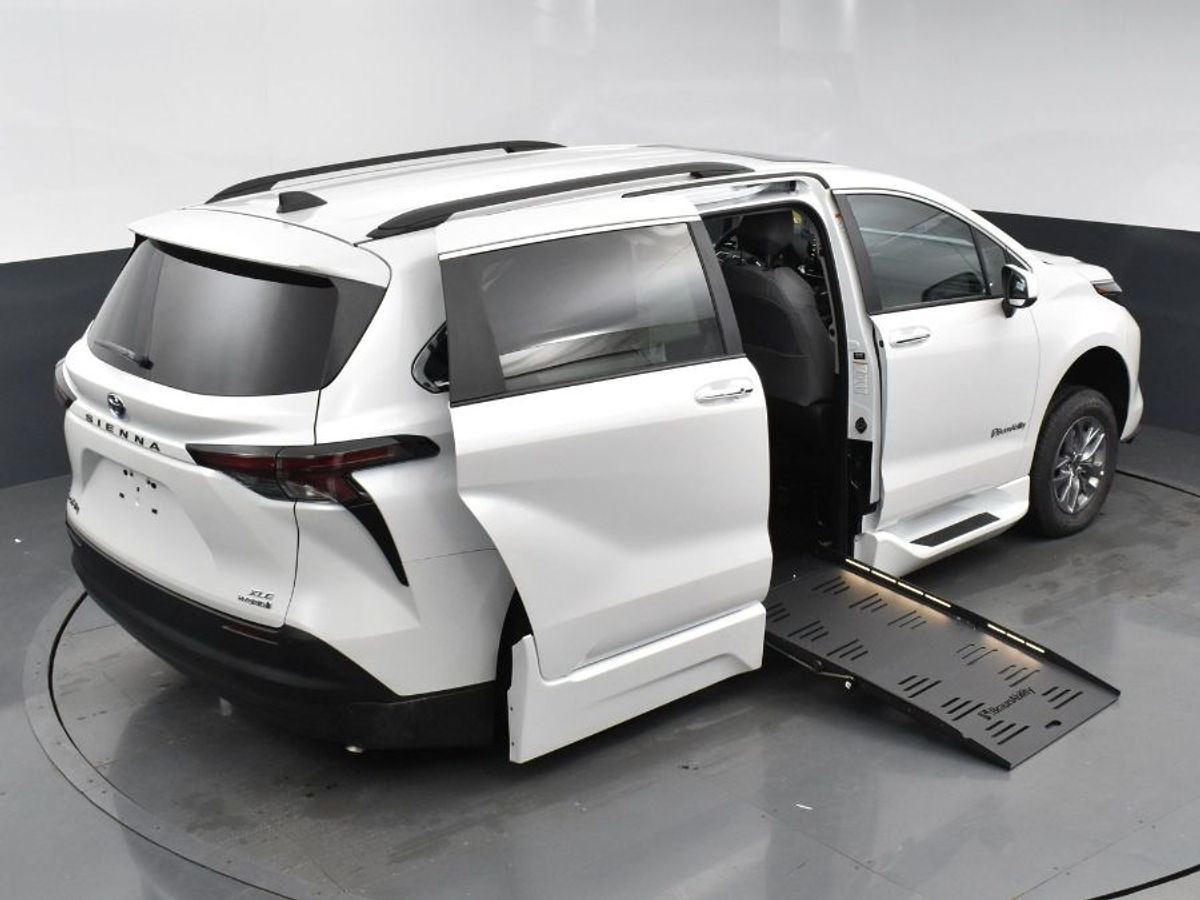 2024 TOYOTA SIENNA - Image 17