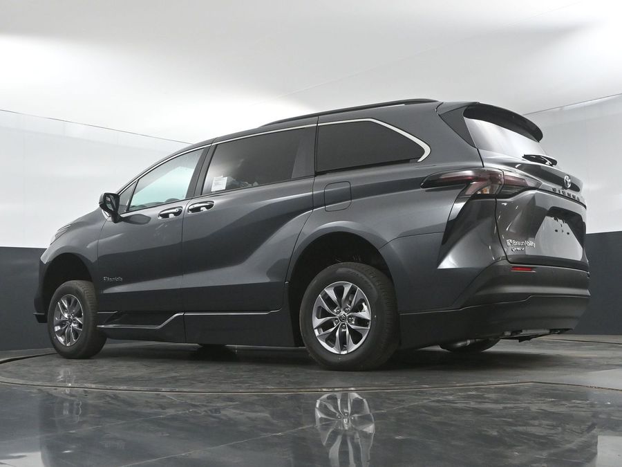 New 2025 Toyota Sienna Hybrid XLE Plus - BraunAbility Side Entry Entry In Floor Automatic Ramp