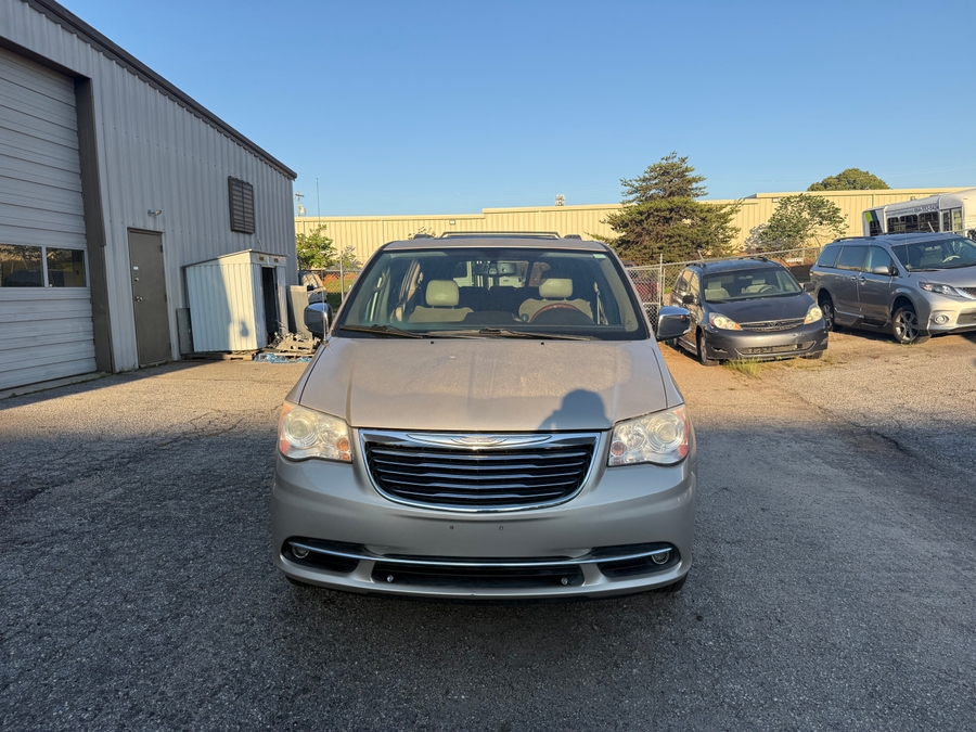  Chrysler Town and Country image number 6