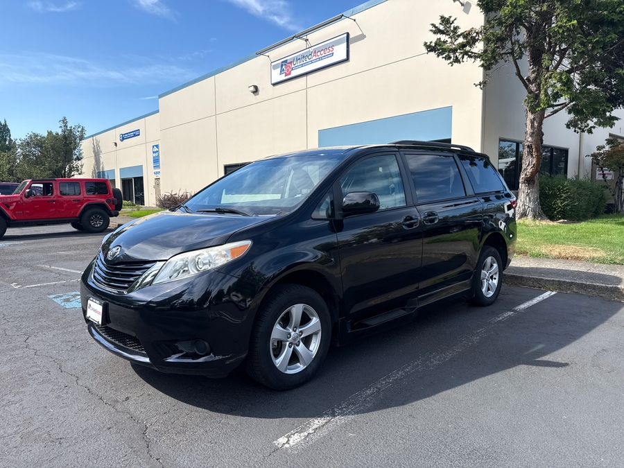 Used 2017 Toyota Sienna LE - BraunAbility Side Entry Fold Out Automatic Ramp
