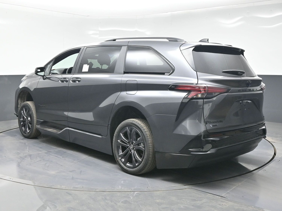 New 2025 Toyota Sienna Hybrid XSE Sport - BraunAbility Side Entry Entry In Floor Automatic Ramp