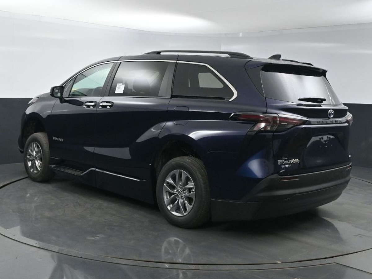 2025 TOYOTA SIENNA - Image 5